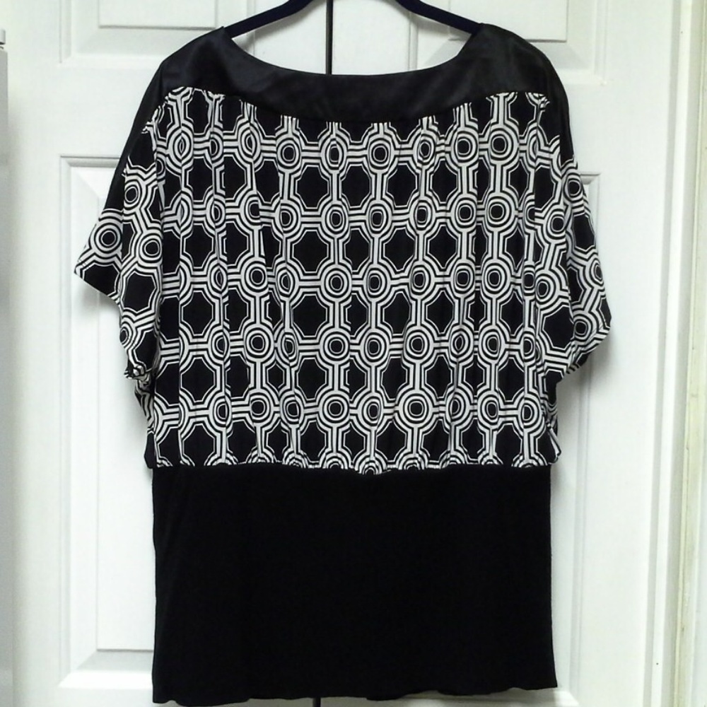 Black and White GEO Circles Top Size 2X - Picture 2 of 8